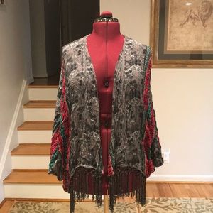 Cold shoulder kimono with fringe